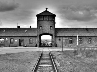 auschwits-birkenau.gif