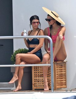 Kendall-Jenner_thefappening2015_com-1-3.jpg