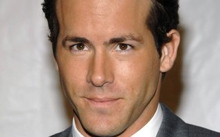 ryan_reynolds_dark-haired_actor_man_person_brunette_brown-eyed_19218_3840x2400.jpg